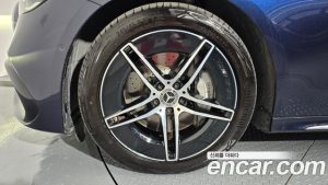 Mercedes-Benz E-Class E300 4MATIC AMG Line 2024 года из Южной Кореи