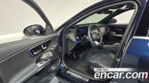Mercedes-Benz E-Class E300 4MATIC AMG Line 2024 года из Южной Кореи