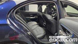 Mercedes-Benz E-Class E300 4MATIC AMG Line 2024 года из Южной Кореи