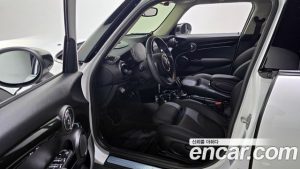 Mini Cooper 5Door CLASSIC 2024 года из Южной Кореи
