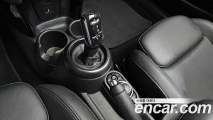 Mini Cooper Convertible CLASSIC 2024 года из Южной Кореи