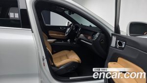 Volvo XC60 B5 Ultra Bright 2025 года из Южной Кореи