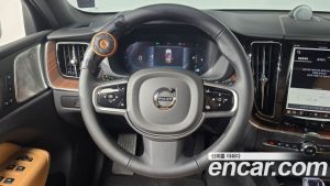 Volvo XC60 B5 Ultra Bright 2025 года из Южной Кореи