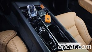 Volvo XC60 B5 Ultra Bright 2025 года из Южной Кореи