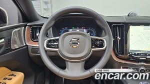 Volvo XC60 B5 Ultra Bright 2025 года из Южной Кореи