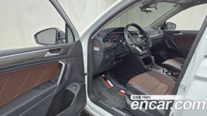 Volkswagen Tiguan 2.0 TSI Prestige 2023 года из Южной Кореи