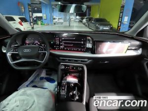 Audi Q5 45 TFSI 4WD S Line Sportback 2025 года из Южной Кореи