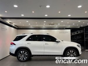 Mercedes-Benz GLE-Class GLE300d 4MATIC 2025 года из Южной Кореи