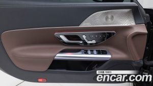 Mercedes-Benz SL-Class AMG SL63 4MATIC+ 2024 года из Южной Кореи