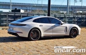 Porsche Panamera 4.0 GTS 2025 года из Южной Кореи