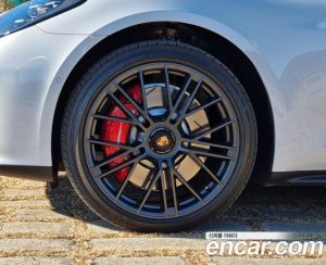 Porsche Panamera 4.0 GTS 2025 года из Южной Кореи