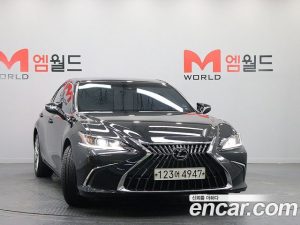 Lexus ES Luxury Plus 2023 года из Южной Кореи