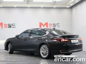Lexus ES Luxury Plus 2023 года из Южной Кореи