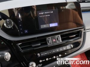 Lexus ES Luxury Plus 2023 года из Южной Кореи