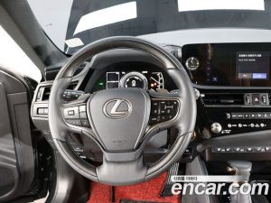 Lexus ES Luxury Plus 2023 года из Южной Кореи