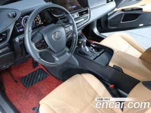 Lexus ES Luxury Plus 2023 года из Южной Кореи