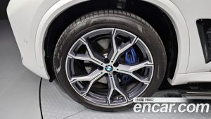 BMW X5 xDrive 40i M Sport 2025 года из Южной Кореи