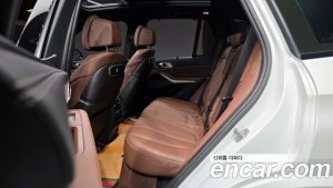 BMW X5 xDrive 40i M Sport 2025 года из Южной Кореи