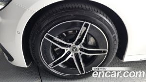 Mercedes-Benz E-Class E300 4MATIC AMG Line 2024 года из Южной Кореи