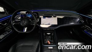 Mercedes-Benz E-Class E300 4MATIC AMG Line 2024 года из Южной Кореи