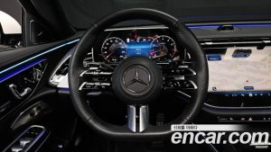 Mercedes-Benz E-Class E300 4MATIC AMG Line 2024 года из Южной Кореи