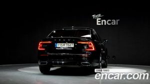 Volvo S60 B5 R- 2022 года из Южной Кореи