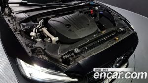 Volvo S60 B5 R- 2022 года из Южной Кореи