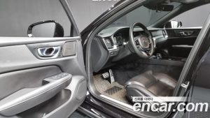 Volvo S60 B5 R- 2022 года из Южной Кореи