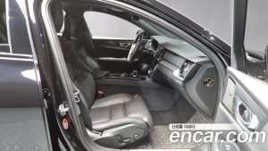 Volvo S60 B5 R- 2022 года из Южной Кореи