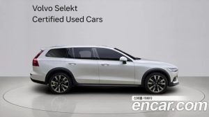 Volvo V60 B5 Ultra AWD 2025 года из Южной Кореи