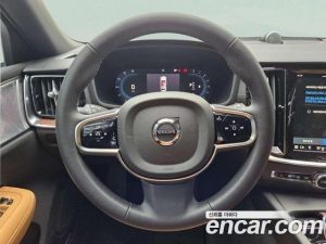 Volvo V60 B5 Ultra AWD 2025 года из Южной Кореи