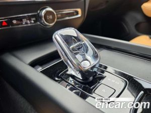 Volvo V60 B5 Ultra AWD 2025 года из Южной Кореи