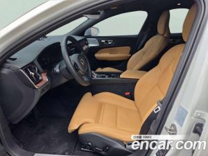 Volvo V60 B5 Ultra AWD 2025 года из Южной Кореи