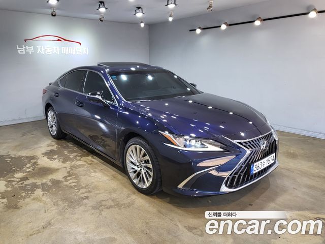 Lexus ES Luxury Plus 2023 года из Кореи
