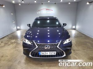 Lexus ES Luxury Plus 2023 года из Южной Кореи