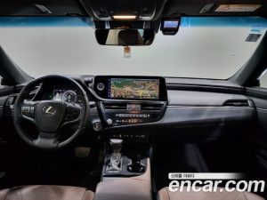 Lexus ES Luxury Plus 2023 года из Южной Кореи
