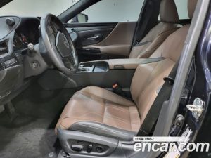 Lexus ES Luxury Plus 2023 года из Южной Кореи