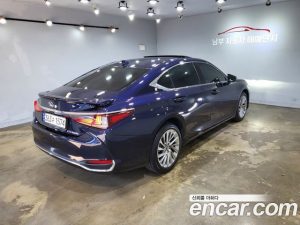 Lexus ES Luxury Plus 2023 года из Южной Кореи