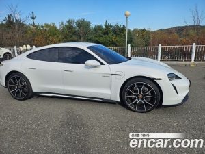Porsche Taycan Base 2023 года из Южной Кореи