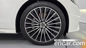 Mercedes-Benz E-Class E450 4MATIC 2024 года из Южной Кореи