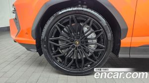 Lamborghini Urus 4.0 V8 SE 2025 года из Южной Кореи