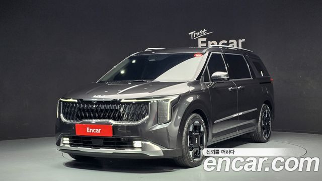 Kia Canival 7-Seater на открытом воздухе 2025 года из Кореи