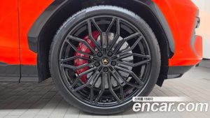Lamborghini Urus 4.0 V8 SE 2025 года из Южной Кореи