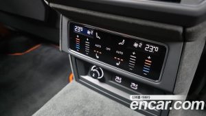 Lamborghini Urus 4.0 V8 SE 2025 года из Южной Кореи