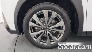 Lexus UX 2.0 F-Sport 2WD 2022 года из Южной Кореи