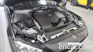 Mercedes-Benz C-Class C300 4MATIC AMG Line 2023 года из Южной Кореи