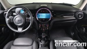 Mini Cooper CLASSIC 2024 года из Южной Кореи