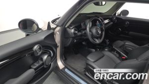 Mini Cooper CLASSIC 2024 года из Южной Кореи