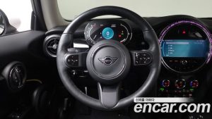 Mini Cooper CLASSIC 2024 года из Южной Кореи