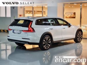 Volvo V60 B5 Ultra AWD 2025 года из Южной Кореи